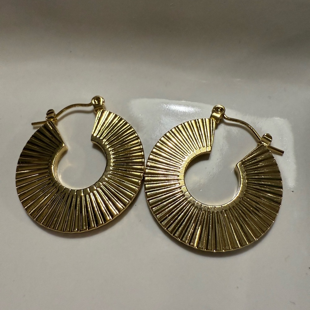 Gold-tone vintage inspired fashion Hoop Earrings, gold-plated